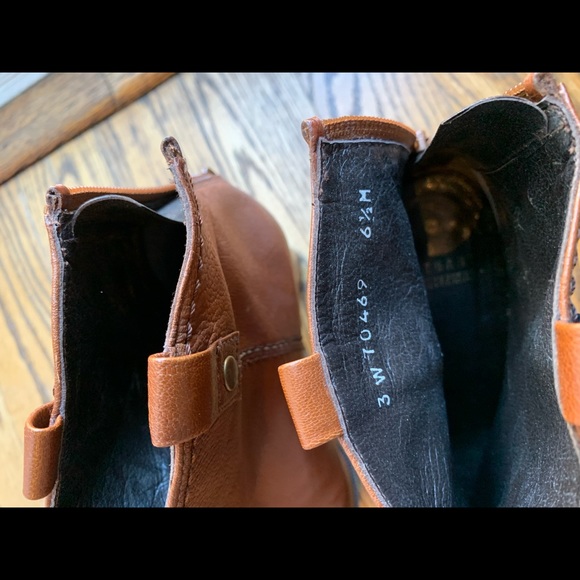 Brown leather short boots - Picture 7 of 7